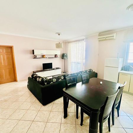 Lovely 3-Bedroom Rental Unit In Драч Екстериор снимка