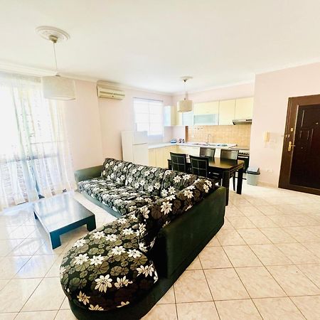 Lovely 3-Bedroom Rental Unit In Драч Екстериор снимка