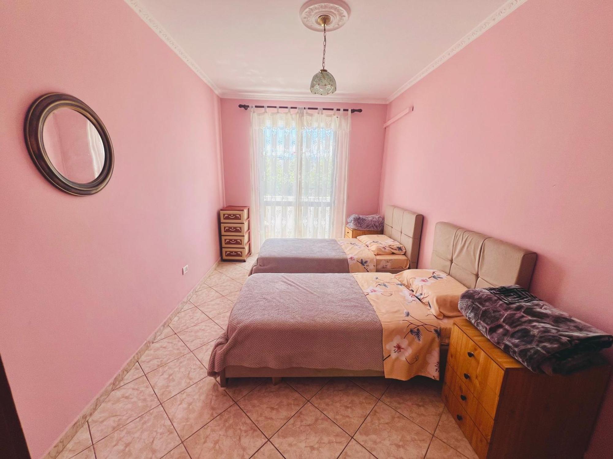 Lovely 3-Bedroom Rental Unit In Драч Екстериор снимка