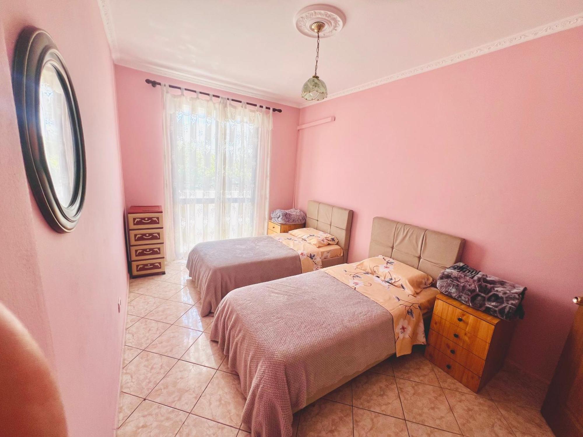 Lovely 3-Bedroom Rental Unit In Драч Екстериор снимка